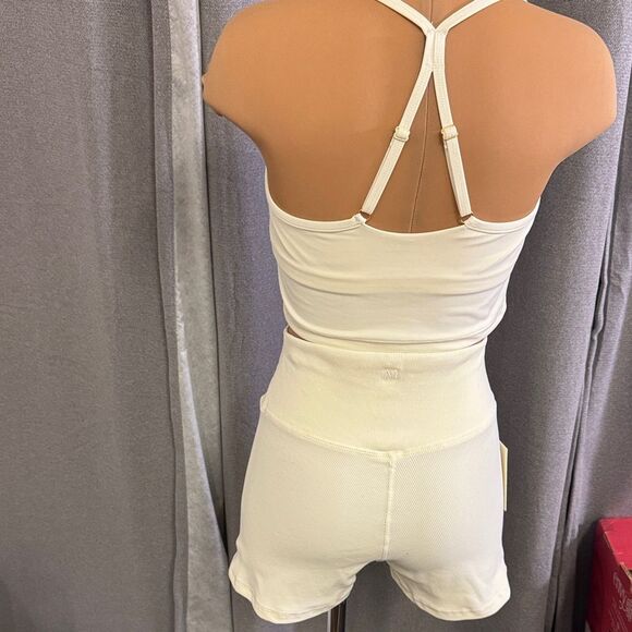Monday White Sleeveless Crop Top and Shorts Set - Picture 9 of 14